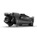 DJI Mini 5 Pro kompakt gefaltet für Transport – AI E-Commerce Produktfoto zur Darstellung der Mobilität.
