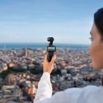 DJI Osmo Pocket 4 bei einer Stadtaufnahme