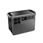 Schrägansicht der DJI Power 2000 EU mit Display
