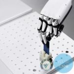 Inspire Robots RH56DFX-2L Roboterhand greift ein blaues Bauteil in einer präzisen Laboranwendung