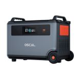 Seitenansicht der Oscal Powerstation mit Rollen, Lüftungselementen und robustem Gehäuse für mobilen Einsatz