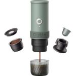 OutIn Mino Canyon Green portable Espressomaschine bei der Espresso-Extraktion
