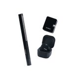 SYNCO D2 Wireless Combo mit schwarzem Shotgunmikrofon, Funkempfänger und Lavaliermikrofon im geöffneten Ladecase.