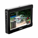 Teradek Prism JetPack 7-Zoll-Touchmonitor in linker Dreiviertelansicht mit Funktionstasten und Livebild