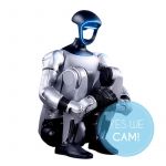 Unitree G1 EDU-U4 humanoider Roboter in gehockter Pose mit angezogenen Knien vor weißem Hintergrund, daneben rundes „Yes We Cam!“ Logo