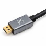 Detailansicht des ZILR 4Kp60 HDMI Steckers mit grauem Metallgehäuse, vergoldetem Anschluss und ZILR Logo.