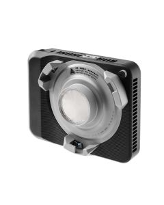 Schrägansicht der amaran Ray 60c mit montiertem Bowens-Mount und COB-LED