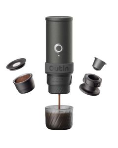 OutIn Mino Space Grey bei der Espressozubereitung mit Kaffeepulver, Filtereinsatz, Kapseladapter 