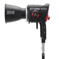 Flexibles Beleuchtungssystem Aputure Storm 400x mit hoher Farbgenauigkeit und dimmbarem Licht
