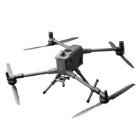 DJI Matrice 400 im Einsatz bei Stromleitungsinspektionen mit 6kg Nutzlast.
